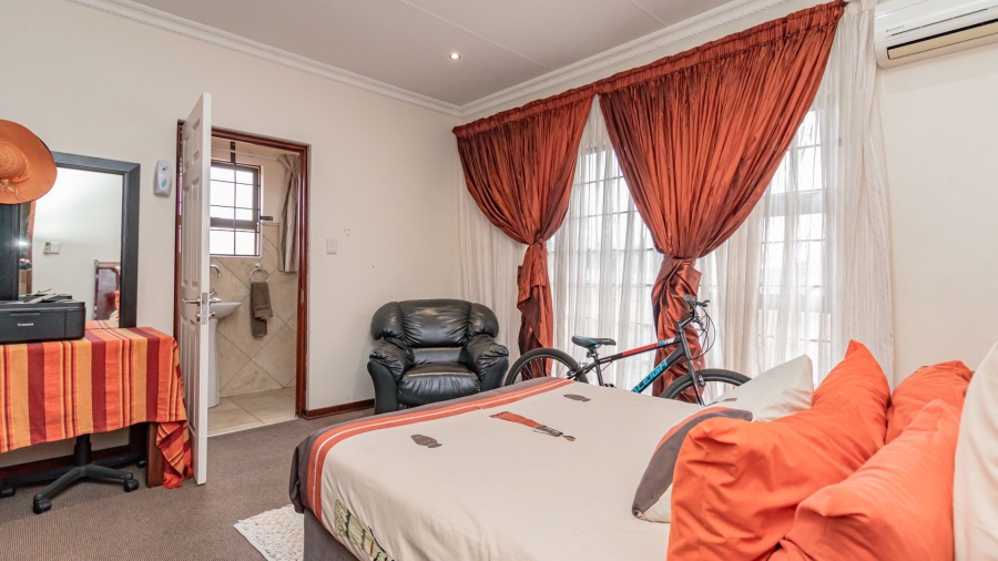 4 Bedroom Property for Sale in Safari Gardens North West